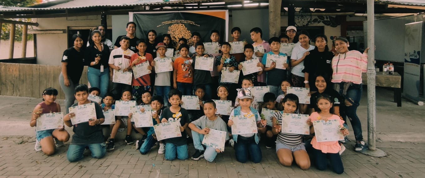 Voluntarios con certificados de participación