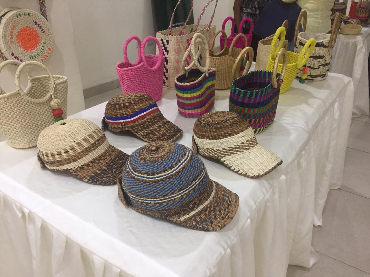 Fotografía de turismo Santa Elena gorros de paja toquilla